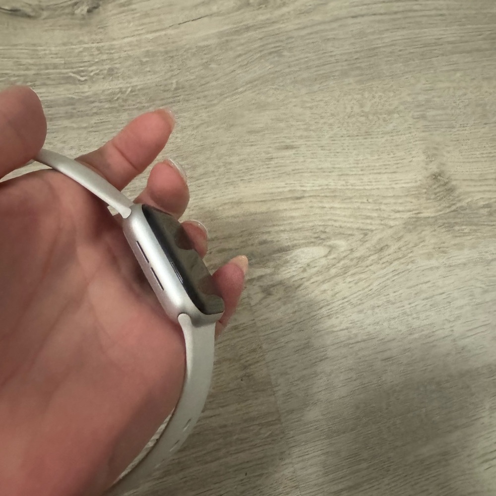 Apple Smartwatch with Silver Case and White Band - Picture 7 of 11